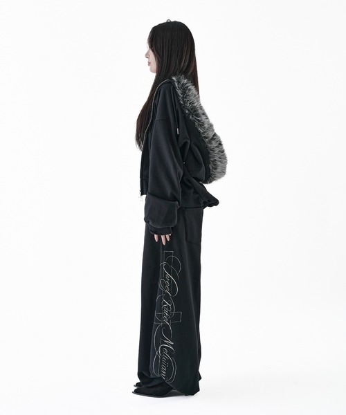 Melviianne(メルヴィアンヌ)の「Fur hood big logo sweat parker(パーカー・レディース・LT.Gray/Black/PINK・MEDIUM/SMALL)」の14枚目の写真