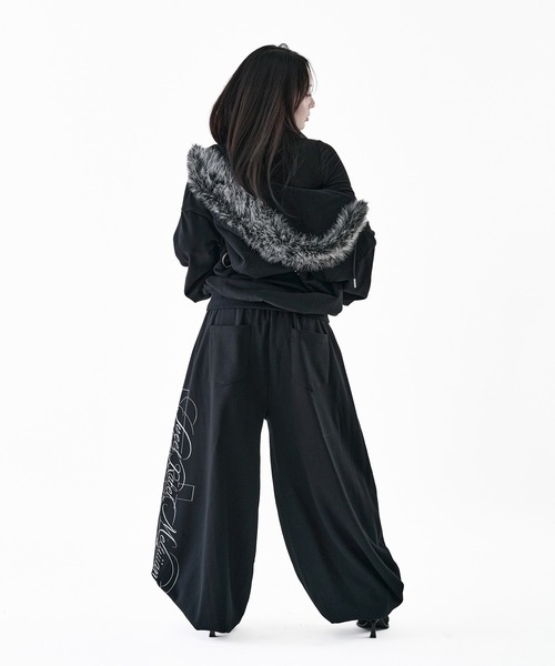 Melviianne(メルヴィアンヌ)の「Fur hood big logo sweat parker(パーカー・レディース・LT.Gray/Black/PINK・MEDIUM/SMALL)」の4枚目の写真