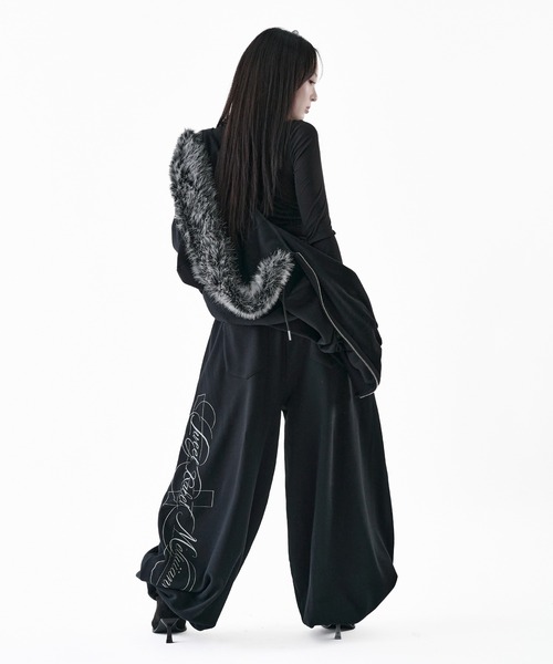 Melviianne(メルヴィアンヌ)の「Fur hood big logo sweat parker(パーカー・レディース・LT.Gray/Black/PINK・MEDIUM/SMALL)」の15枚目の写真