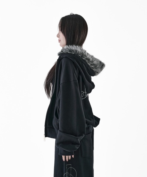 Melviianne(メルヴィアンヌ)の「Fur hood big logo sweat parker(パーカー・レディース・LT.Gray/Black/PINK・MEDIUM/SMALL)」の9枚目の写真