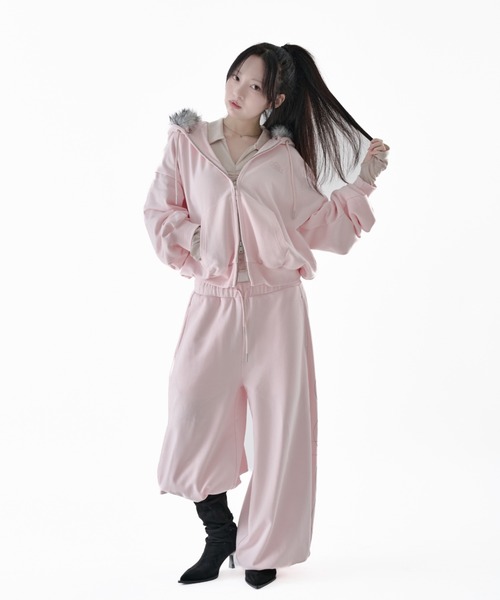 Melviianne(メルヴィアンヌ)の「Fur hood big logo sweat parker(パーカー・レディース・LT.Gray/Black/PINK・MEDIUM/SMALL)」の6枚目の写真
