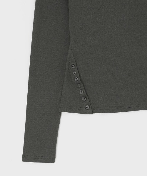 BLACKUP（ブラックアップ）の「[MADE] シルスリットボタンオフショルダー長袖Tシャツ（Tシャツ/カットソー・レディース・グレイッシュベージュ/チャコール・FREE）」の19枚目の写真