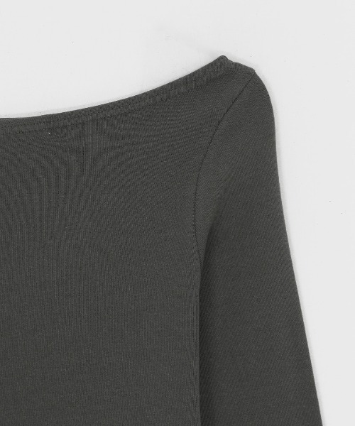 BLACKUP（ブラックアップ）の「[MADE] シルスリットボタンオフショルダー長袖Tシャツ（Tシャツ/カットソー・レディース・グレイッシュベージュ/チャコール・FREE）」の21枚目の写真