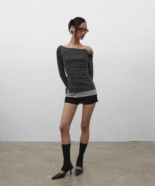 BLACKUP（ブラックアップ）の「[MADE] シルスリットボタンオフショルダー長袖Tシャツ（Tシャツ/カットソー・レディース・グレイッシュベージュ/チャコール・FREE）」の12枚目の写真