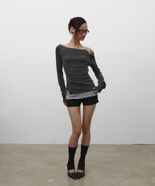 BLACKUP（ブラックアップ）の「[MADE] シルスリットボタンオフショルダー長袖Tシャツ（Tシャツ/カットソー・レディース・グレイッシュベージュ/チャコール・FREE）」の13枚目の写真