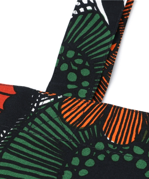 marimekko（マリメッコ）の「PIENI SIIRTOLAPUUTARHA  / BAG（エコバッグ/サブバッグ・レディース・ブラック/オレンジ/グリーン・FREE）」の7枚目の写真