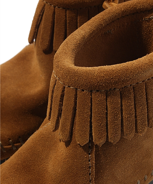 Minnetonka（ミネトンカ）の「MINNETONKA:フリンジ ブーツ(14～20cm)（ブーツ・キッズ・ブラウン/ブラック/ベージュ・18/16/14/15 /20/19/17）」の8枚目の写真