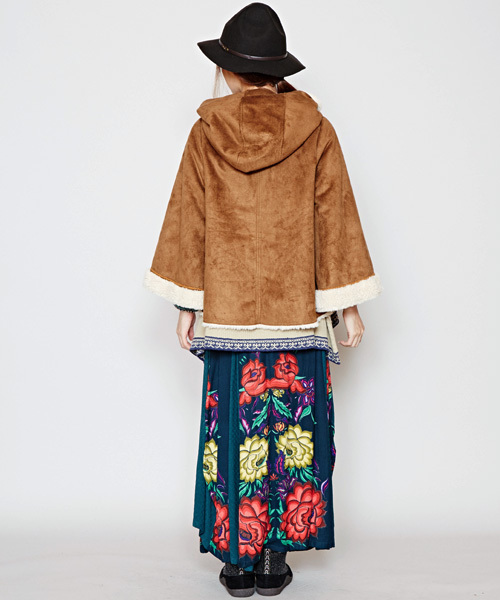 チャイハネ(チャイハネ)の「【チャイハネ】フェイクムートンショートジャケット / フーディー(ムートンコート・レディース・ブラック/ベージュ・FREE)」の5枚目の写真