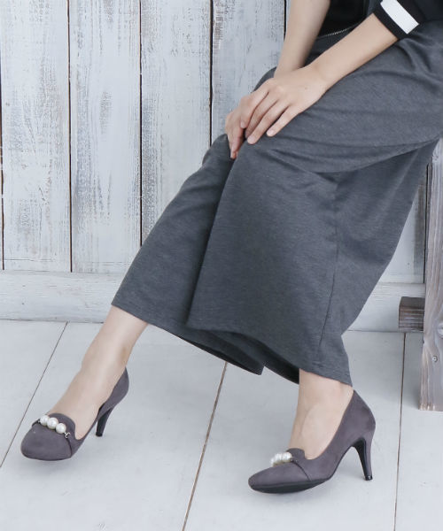 Noubel Voug Relax（ヌーベルヴォーグリラックス）の「Noubel Voug Relax（ヌーベルヴォーグリラックス）/パールモチーフ　オペラピンヒールパンプス（パンプス・レディース・ベージュ/ブラック/グレー・LL/M/S/L）」の2枚目の写真