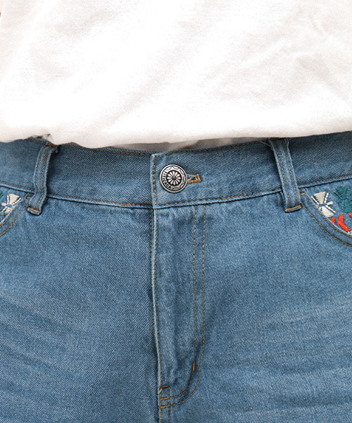 チチカカ(チチカカ)の「グァテマラ刺繍デニムショートパンツ(デニムパンツ・レディース・カーキ/ブラック/ブルー・LARGE/MEDIUM)」の15枚目の写真