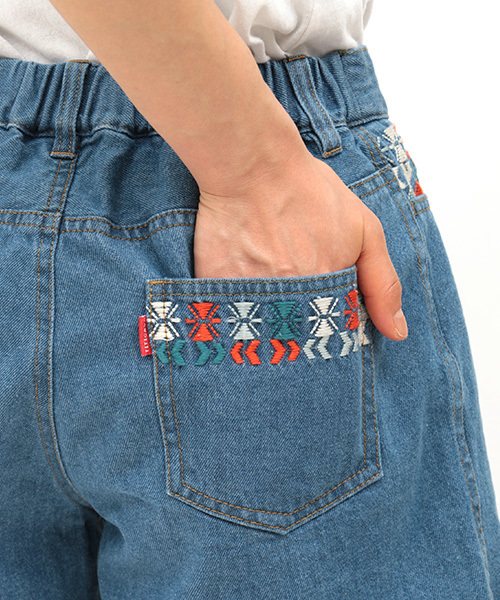チチカカ(チチカカ)の「グァテマラ刺繍デニムショートパンツ(デニムパンツ・レディース・カーキ/ブラック/ブルー・LARGE/MEDIUM)」の17枚目の写真