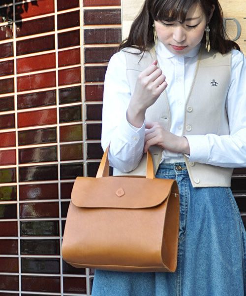 CLEDRAN(クレドラン)の「CL2442 ROND FLAP TOTE レザー トートバッグ(トートバッグ・レディース・ブラック/ブラウン/キャメル・FREE)」の17枚目の写真