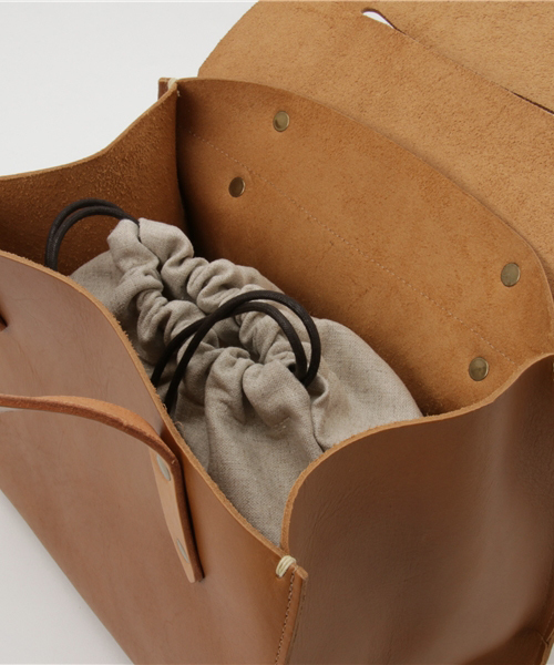 CLEDRAN(クレドラン)の「CL2442 ROND FLAP TOTE レザー トートバッグ(トートバッグ・レディース・ブラック/ブラウン/キャメル・FREE)」の10枚目の写真
