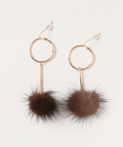 natural couture(ナチュラルクチュール)の「ミンクファーゆらゆらピアス(ピアス(両耳用)・レディース・グリーン/アイボリー/ブラウン・FREE)」の7枚目の写真