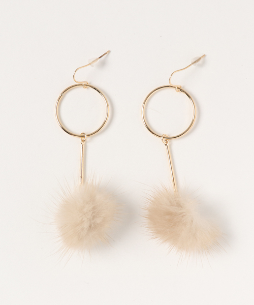 natural couture(ナチュラルクチュール)の「ミンクファーゆらゆらピアス(ピアス(両耳用)・レディース・グリーン/アイボリー/ブラウン・FREE)」の2枚目の写真