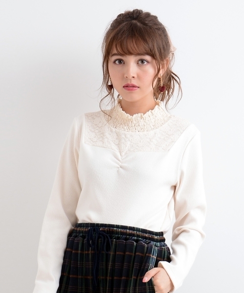 MAJESTIC LEGON（マジェスティックレゴン）の「【WEB限定価格】シャーリングレース×ハートネックプルオーバー（Tシャツ/カットソー・レディース・アイボリー/ピンク/ブラック/ラベンダー・MEDIUM）」の2枚目の写真