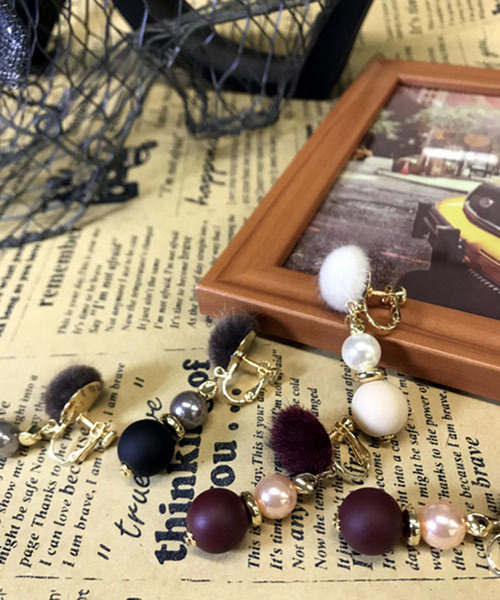 lala Born（ララボーン）の「ファー×ゴールドイヤリング（イヤリング・レディース・ブラック/ホワイト/ワイン・FREE）」の7枚目の写真