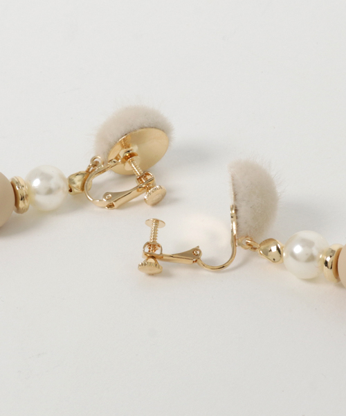 lala Born（ララボーン）の「ファー×ゴールドイヤリング（イヤリング・レディース・ブラック/ホワイト/ワイン・FREE）」の6枚目の写真