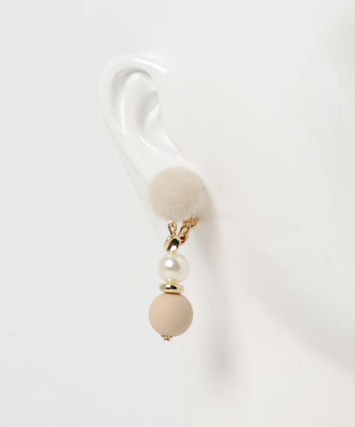 lala Born（ララボーン）の「ファー×ゴールドイヤリング（イヤリング・レディース・ブラック/ホワイト/ワイン・FREE）」の4枚目の写真