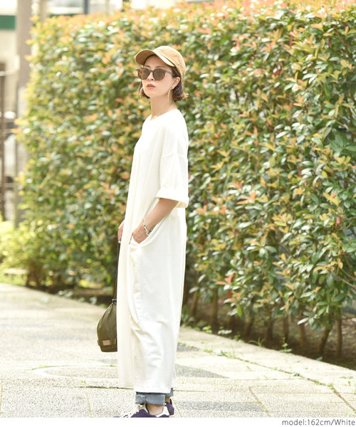 coca(coca)(コカ)の「ポケット付きゆったりロング丈スウェットワンピース(ワンピース・レディース・グレー/ブラック/ホワイト/ブラウン・ONE SIZE)」の9枚目の写真