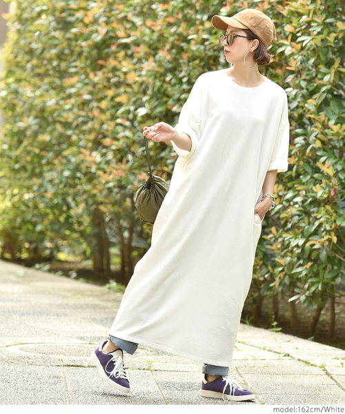 coca(coca)(コカ)の「ポケット付きゆったりロング丈スウェットワンピース(ワンピース・レディース・グレー/ブラック/ホワイト/ブラウン・ONE SIZE)」の12枚目の写真