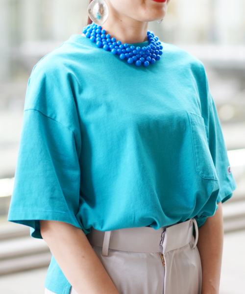 Ray BEAMS（レイビームス）の「Champion × Ray BEAMS / 別注 ビッグ ポケット Tシャツ（Tシャツ/カットソー・レディース・ホワイト/ブラック/ネイビー/ターコイズブルー/イエロー/プラム・ONE SIZE）」の4枚目の写真