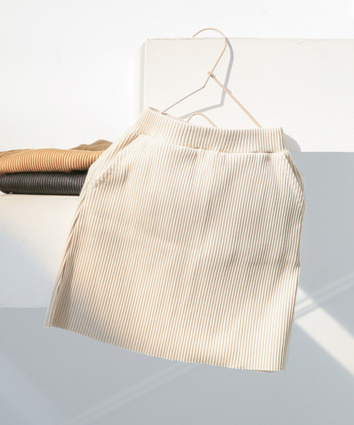 LOWRYS FARM（ローリーズファーム）の「カットリブスカート　830610（スカート・キッズ・ブラック/ベージュ/オフホワイト/ブルー・100/110/120）」の16枚目の写真