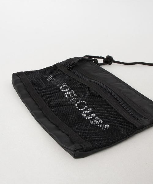 DC（ディーシー）の「ショルダーバッグ DC ディーシー 19 NECKPOUCH サコッシュ 0.5LS（ショルダーバッグ・メンズ・ブラック/マルチ/ブラック×ピンク・FREE）」の5枚目の写真