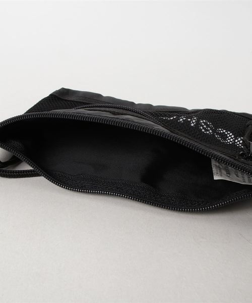 DC（ディーシー）の「ショルダーバッグ DC ディーシー 19 NECKPOUCH サコッシュ 0.5LS（ショルダーバッグ・メンズ・ブラック/マルチ/ブラック×ピンク・FREE）」の6枚目の写真
