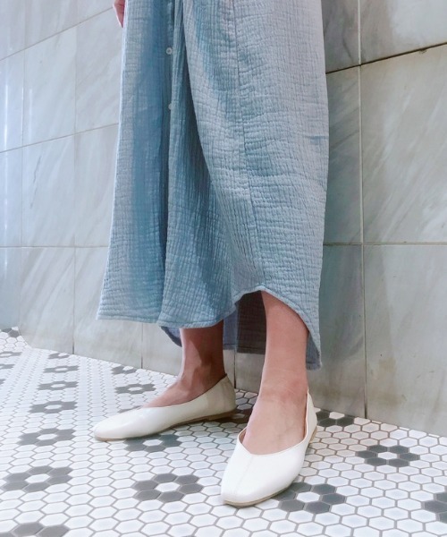 REZOY（リゾイ）の「【20SS新作】【REZOY】ソフトレザーフラットシューズ（バレエシューズ・レディース・アイボリー/ブラック/ピンク/ゴールド・S/M/L/LL）」の2枚目の写真