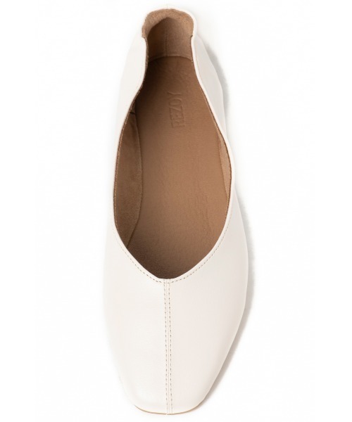 REZOY（リゾイ）の「【20SS新作】【REZOY】ソフトレザーフラットシューズ（バレエシューズ・レディース・アイボリー/ブラック/ピンク/ゴールド・S/M/L/LL）」の6枚目の写真