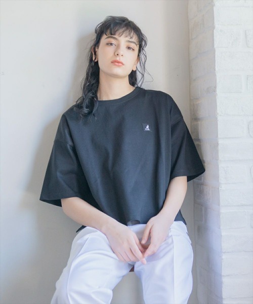 KANGOL(カンゴール)の「KANGOL【カンゴール】ドロップショルダーショート丈バックロゴ半袖Tシャツ(Tシャツ/カットソー・レディース・ホワイト/ブラック/チャコール・M/L/XL)」の1枚目の写真