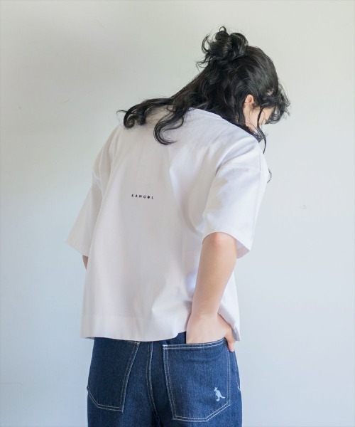 KANGOL(カンゴール)の「KANGOL【カンゴール】ドロップショルダーショート丈バックロゴ半袖Tシャツ(Tシャツ/カットソー・レディース・ホワイト/ブラック/チャコール・M/L/XL)」の4枚目の写真