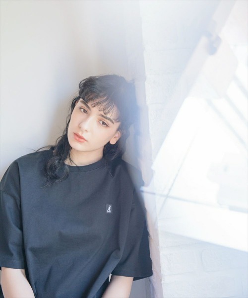 KANGOL(カンゴール)の「KANGOL【カンゴール】ドロップショルダーショート丈バックロゴ半袖Tシャツ(Tシャツ/カットソー・レディース・ホワイト/ブラック/チャコール・M/L/XL)」の12枚目の写真