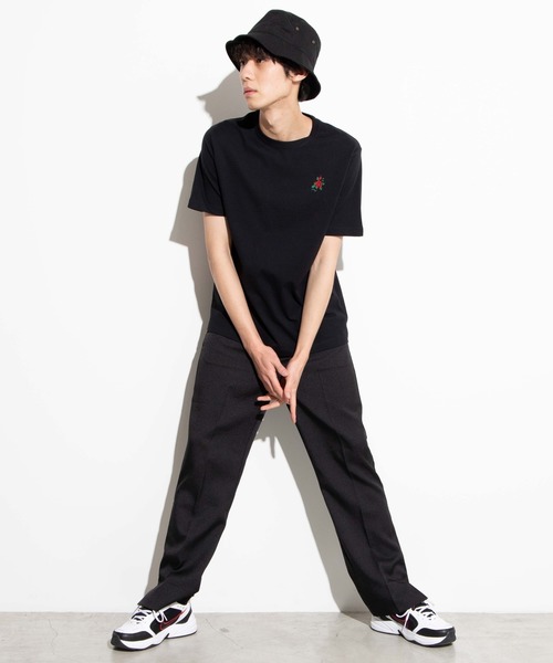 WEGO（ウィゴー）の「WEGO/バラ刺繍Tシャツ（Tシャツ/カットソー・メンズ・ブラック・SMALL/MEDIUM/LARGE）」の4枚目の写真