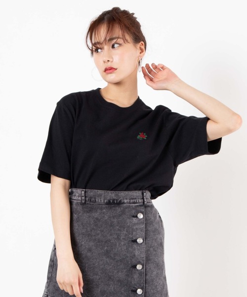 WEGO（ウィゴー）の「WEGO/バラ刺繍Tシャツ（Tシャツ/カットソー・メンズ・ブラック・SMALL/MEDIUM/LARGE）」の5枚目の写真