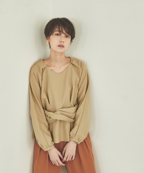 titivate(ティティベイト)の「ツイストベルトタックブラウス(シャツ/ブラウス・レディース・ブラック/ブラウン/ベージュ/パープル・M)」の15枚目の写真