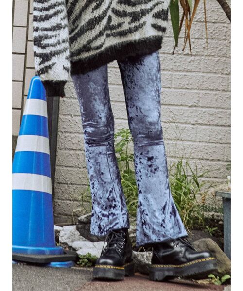 jouetie（ジュエティ）の「イージーベロアパンツ（その他パンツ・レディース・ブラック/ブルー/パープル/その他1・MEDIUM）」の2枚目の写真