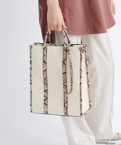 DouDou(ドゥドゥ)の「タテ型スマートトート(トートバッグ・レディース・ブラウン/アイボリー・FREE)」の4枚目の写真