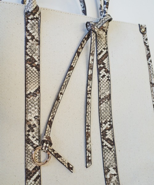 DouDou(ドゥドゥ)の「タテ型スマートトート(トートバッグ・レディース・ブラウン/アイボリー・FREE)」の11枚目の写真