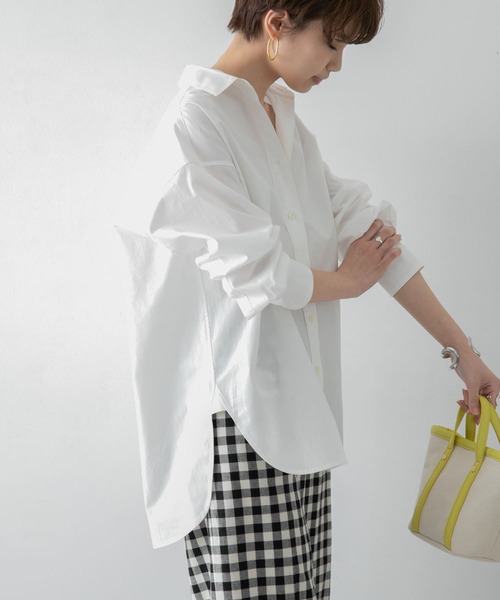 URBAN RESEARCH（アーバンリサーチ）の「ワイドカフオーバーシャツ（シャツ/ブラウス・レディース・ストライプ/ホワイト/ベージュ・FREE）」の19枚目の写真