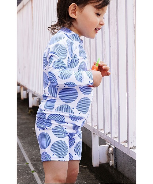 quoti use fith（クゥオティ　ユース　フィス）の「リンゴ柄 ラッシュガード（ラッシュガード・キッズ・ブルー/レッド/ブラック・110/90/100/130/120/80）」の7枚目の写真