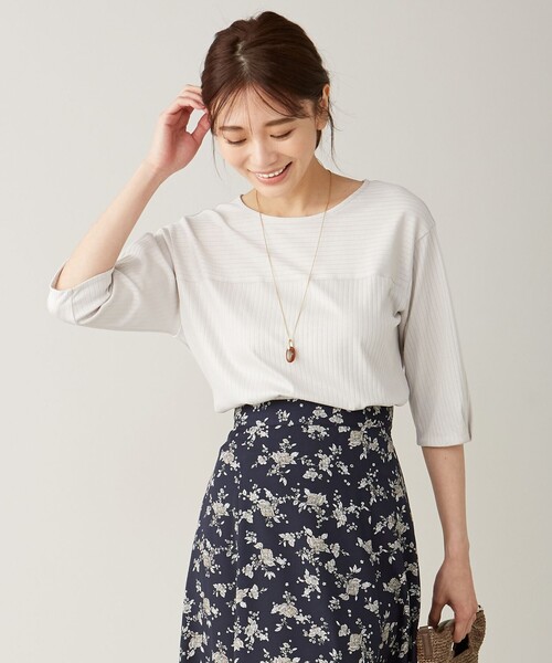 J.PRESS Ladies(J.プレス レディス)の「コットンリブスムース Tシャツ(Tシャツ/カットソー・レディース・ホワイト系/ブラック系/ライトグレー系/ダークブラウン系/ブルー系・SMALL)」の3枚目の写真