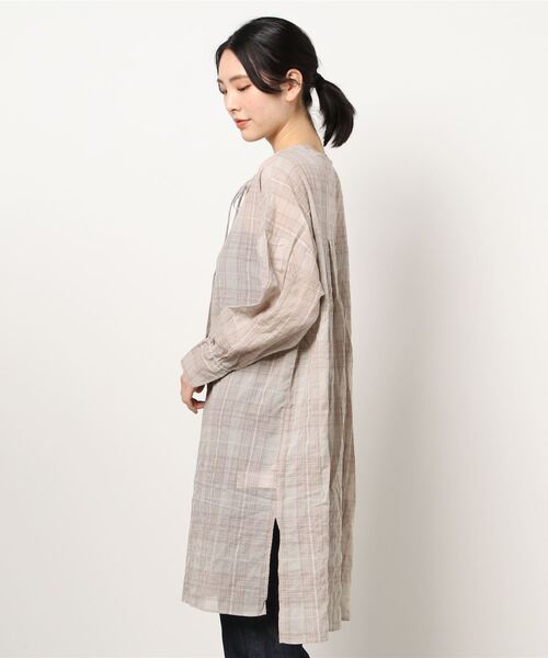 Samansa Mos2 blue（サマンサモスモスブルー）の「ビッグシアーシャツ（シャツ/ブラウス・レディース・チャコール/ベージュ/オフホワイト/イエロー・ﾌﾘ-）」の5枚目の写真