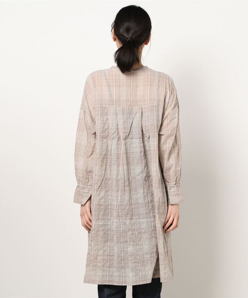 Samansa Mos2 blue（サマンサモスモスブルー）の「ビッグシアーシャツ（シャツ/ブラウス・レディース・チャコール/ベージュ/オフホワイト/イエロー・ﾌﾘ-）」の6枚目の写真