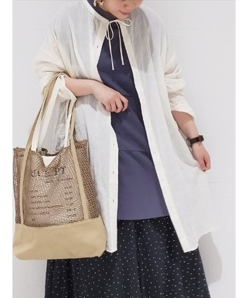 Samansa Mos2 blue（サマンサモスモスブルー）の「ビッグシアーシャツ（シャツ/ブラウス・レディース・チャコール/ベージュ/オフホワイト/イエロー・ﾌﾘ-）」の2枚目の写真