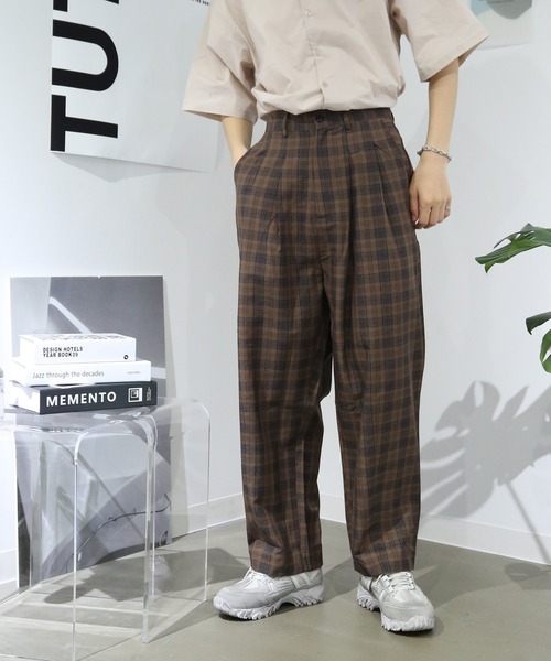 TUTTU(トゥトゥ)の「2タック ワイドシルエットパンツ(その他パンツ・メンズ・ブラック/ベージュ/ネイビー/グレー/オフホワイト/スモークグレー/グレー系その他/ブラウン系その他/ブルー系その他・S/M/L)」の6枚目の写真