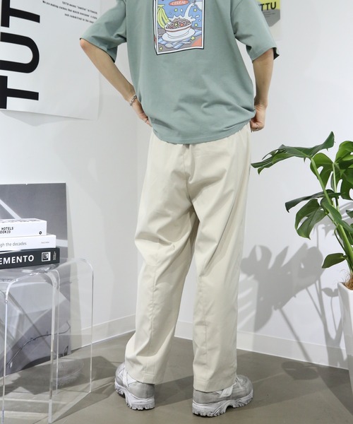 TUTTU(トゥトゥ)の「2タック ワイドシルエットパンツ(その他パンツ・メンズ・ブラック/ベージュ/ネイビー/グレー/オフホワイト/スモークグレー/グレー系その他/ブラウン系その他/ブルー系その他・S/M/L)」の2枚目の写真