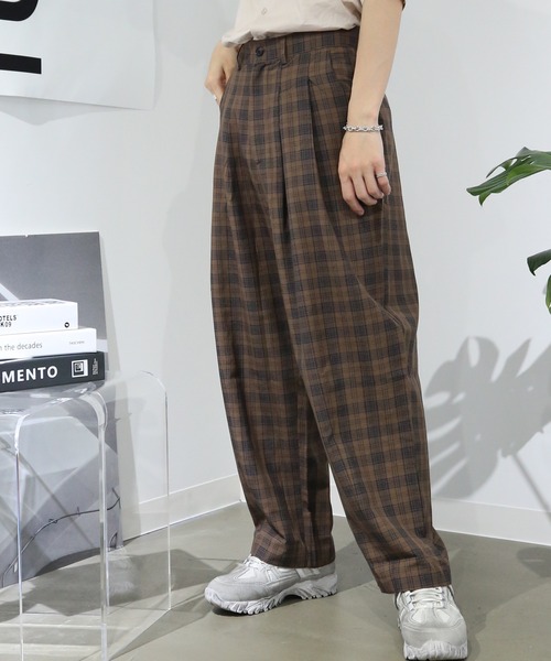 TUTTU(トゥトゥ)の「2タック ワイドシルエットパンツ(その他パンツ・メンズ・ブラック/ベージュ/ネイビー/グレー/オフホワイト/スモークグレー/グレー系その他/ブラウン系その他/ブルー系その他・S/M/L)」の22枚目の写真