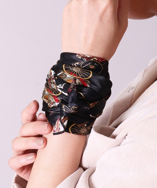 BAYBLO（ベイブロ）の「(CR)【ユニセックス】馬車 柄 プリント スカーフ[70cm×70cm]（バンダナ/スカーフ・レディース・ブラック/ネイビー/チョコ・ONE SIZE）」の6枚目の写真